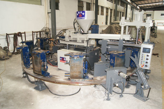 Automatische lange Schuhmacherei-Plastikmaschine, Spritzgussmaschine für Regen-Stiefel-Produktion