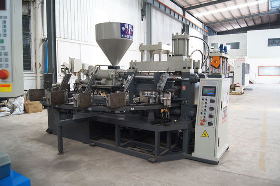 Damen-PVC-Schuheherstellung