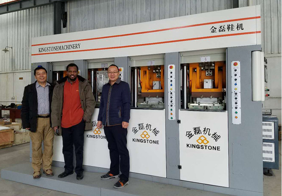 Italien reden 1/2 Farbschuh-einzige Herstellungsmaschine mit 220 TON Clamping Force an