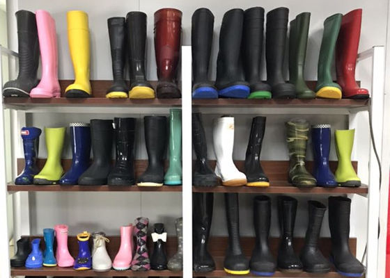 Spritzen-Maschine der Farbe-55KW zwei für Plastik-Gumboots
