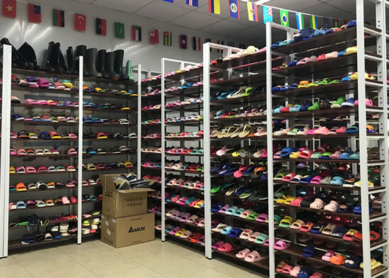Flip-Flops-Sandalen, die Maschine herstellen, PVC-Luft, die einmalige Injektion bläst