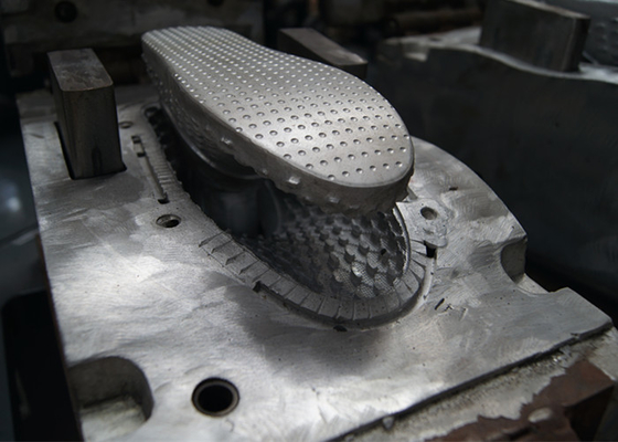 170 Paare/Stunde PVC-Pantoffel Chappal, das Maschine herstellt