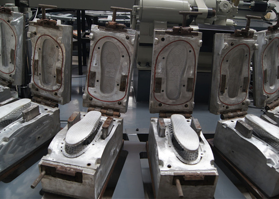 PVC-Schuhherstellungsausrüstung, rotierende 24-Stationen-Servomotor-Einspritzung